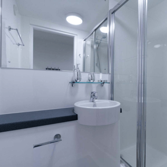 Classic En Suite - Image 6
